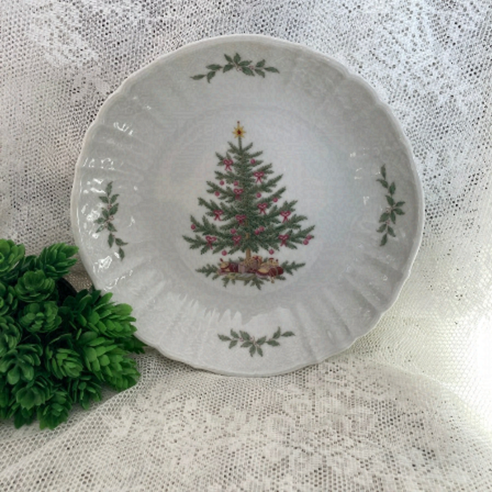 Vintage AK Kaiser Collector Plate Christmas Tree & Holly West Germany 683